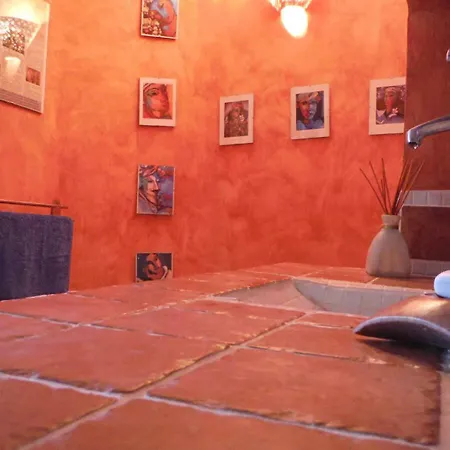 Chambres D'hotes La Mysterieuse 홈스테이 *