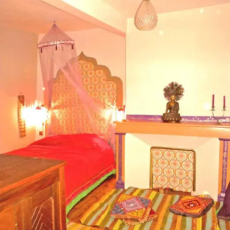 Chambres D'hotes La Mysterieuse 홈스테이