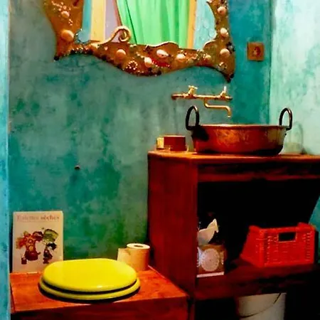 홈스테이 Chambres D'hotes La Mysterieuse *